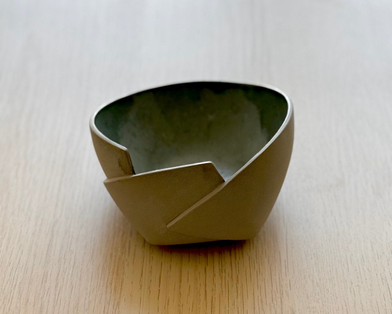 Ceramic Tutorial Video No. 14 - Step by Step Guide on How to Make a Cut & Fold Bowl (2 cuts)