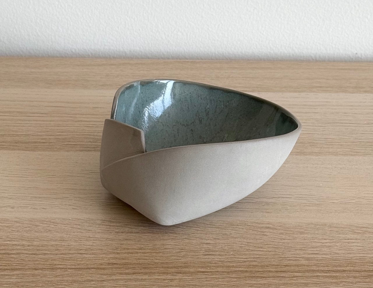 Ceramic Tutorial Video No. 14 - Step by Step Guide on How to Make a Cut & Fold Bowl (2 cuts)