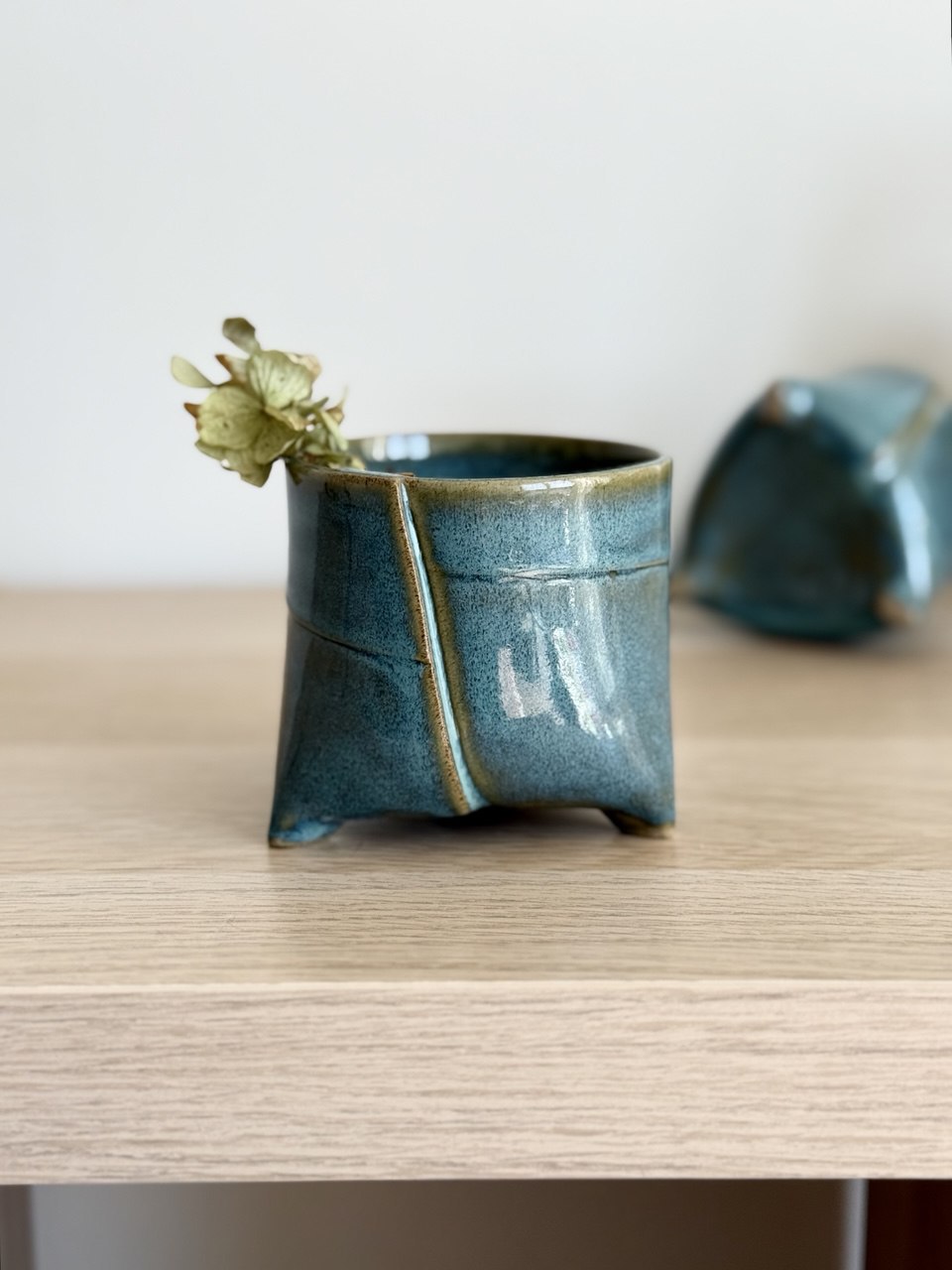 Ceramic Tutorial Video No: 25 - Step by Step Guide on How to Make a Yunomi with 3 Legs