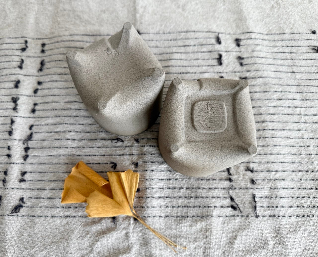 Ceramic Tutorial Video No. 24 - Step by Step Guide on How to Make a Yunomi with 4 Legs