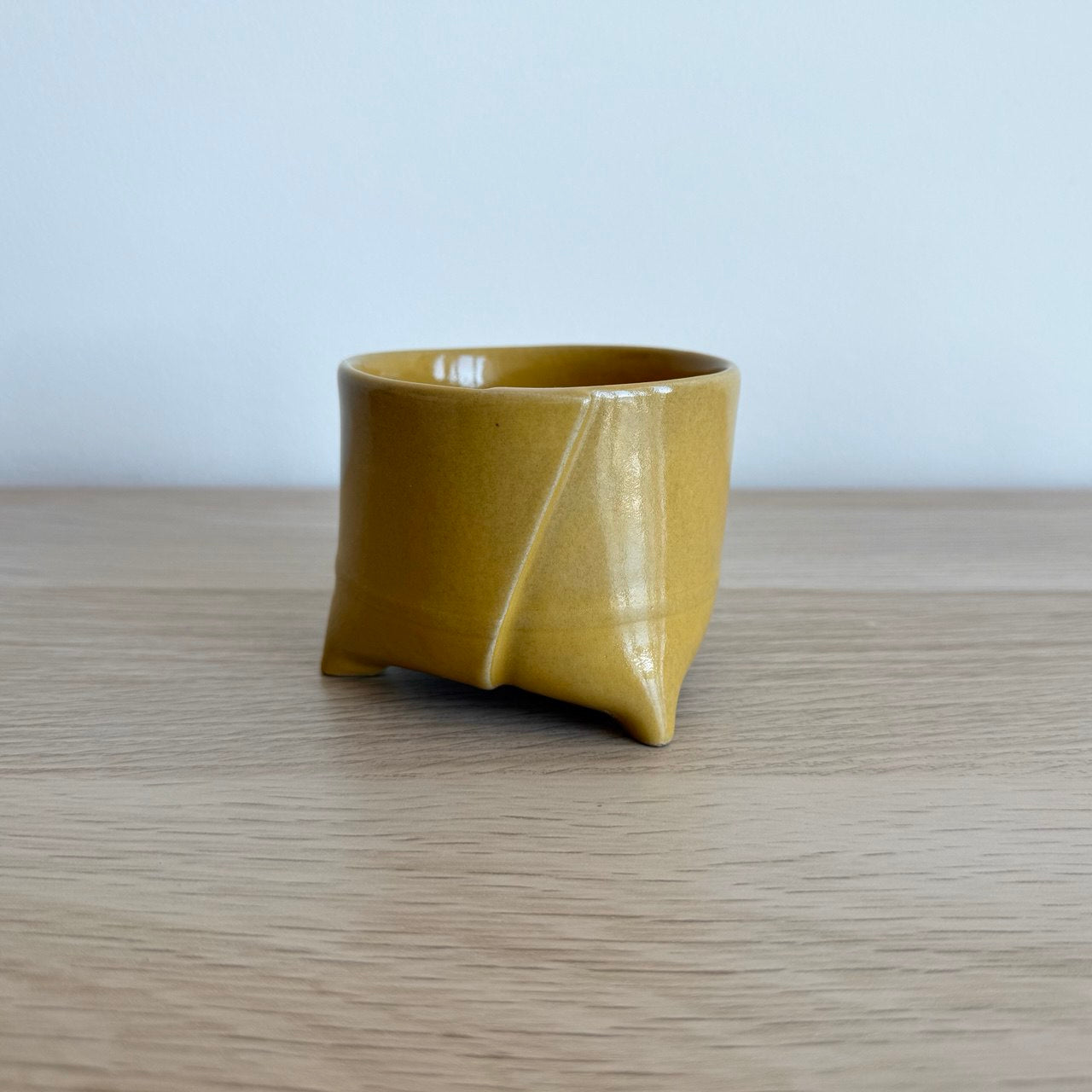 Ceramic Tutorial Video No: 25 - Step by Step Guide on How to Make a Yunomi with 3 Legs