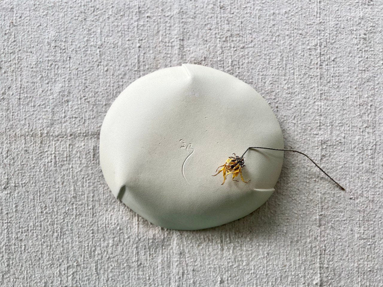 G-8" Round Sunflower Plate