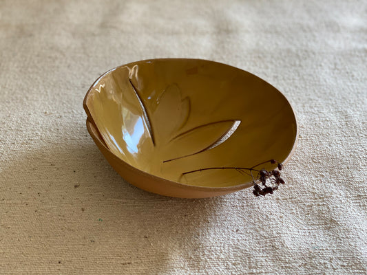 7 1/2" Yellow Decorative Leaf Plate