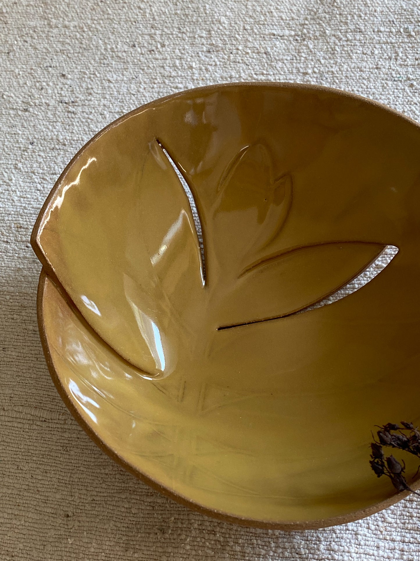 7 1/2" Yellow Decorative Leaf Plate