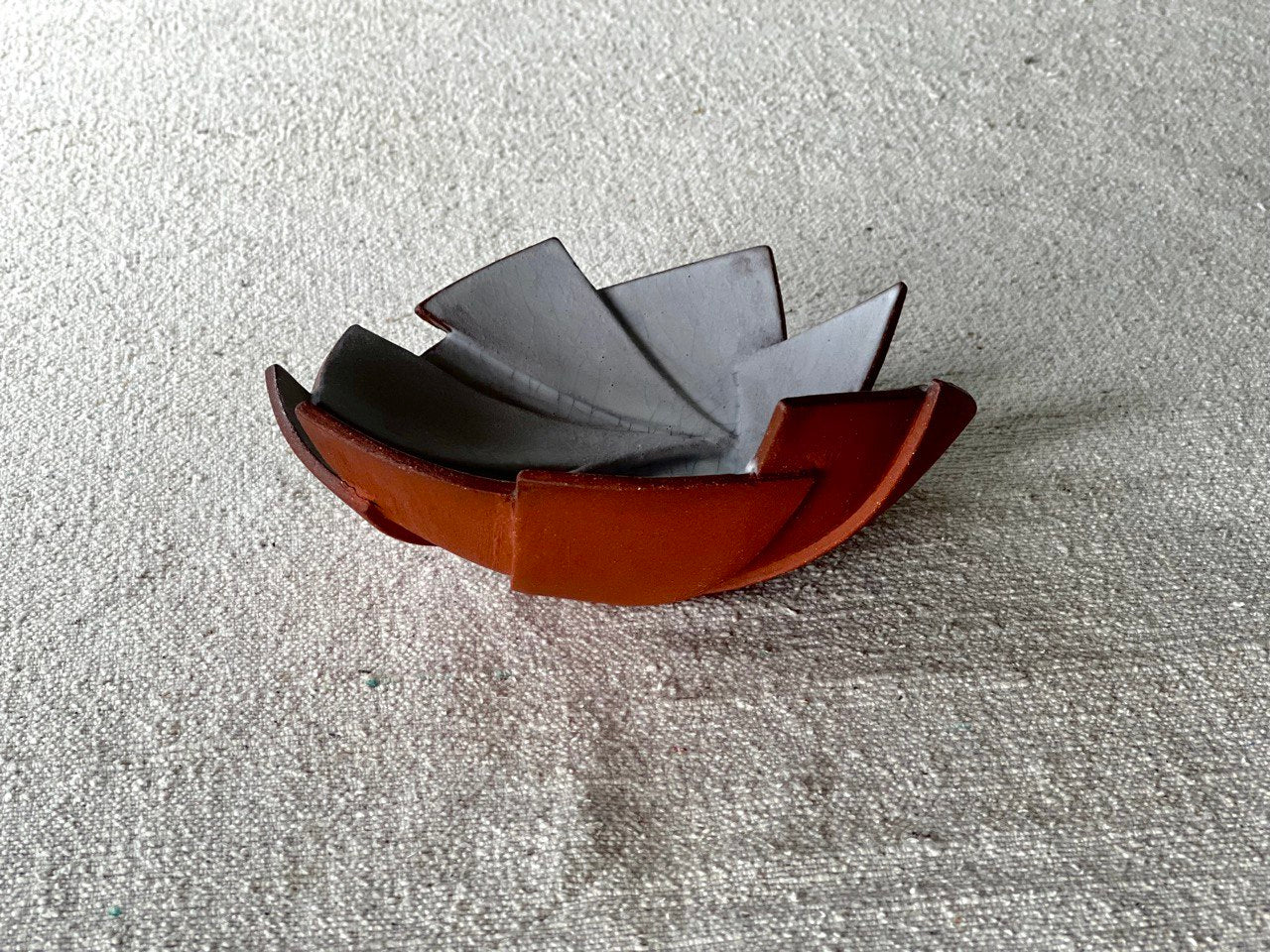 7" Geometric Red Crackle Bowl