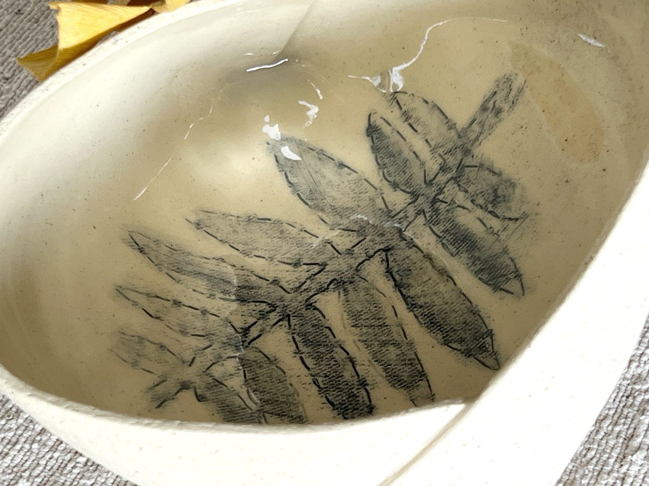 6" Off-white Leaf Bowl