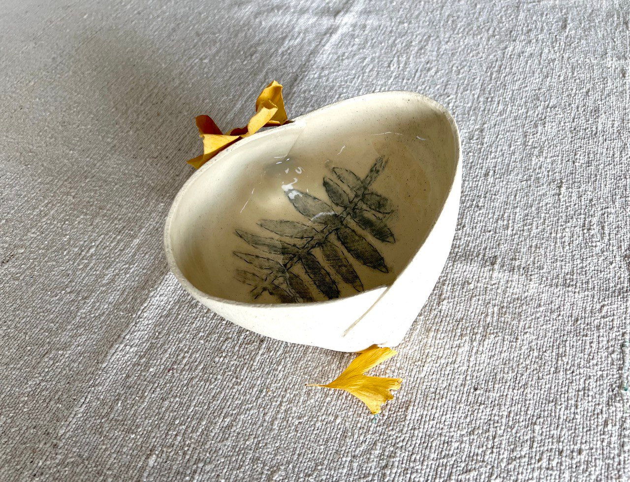 6" Off-white Leaf Bowl