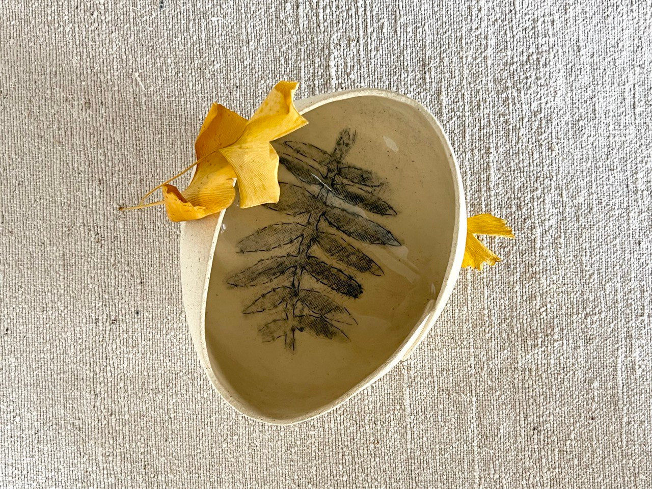 6" Off-white Leaf Bowl