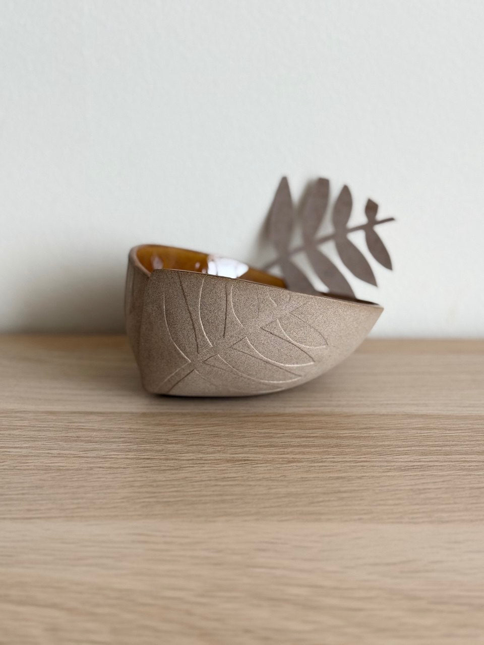 6" Single Cut Leaf Bowl