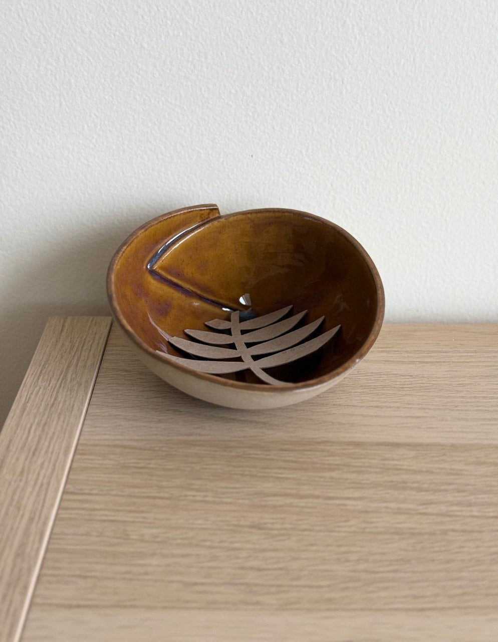 6" Single Cut Leaf Bowl