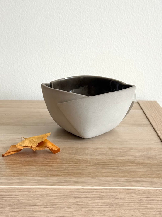 5 1/2" Smoke Glaze 3 Cut Bowl