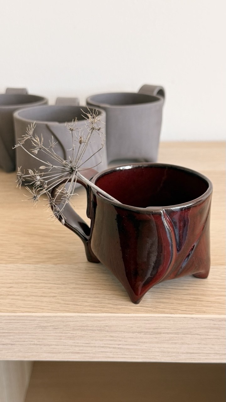 Deep Red Curvy Yunomi Tea Cup with Handle | 6oz