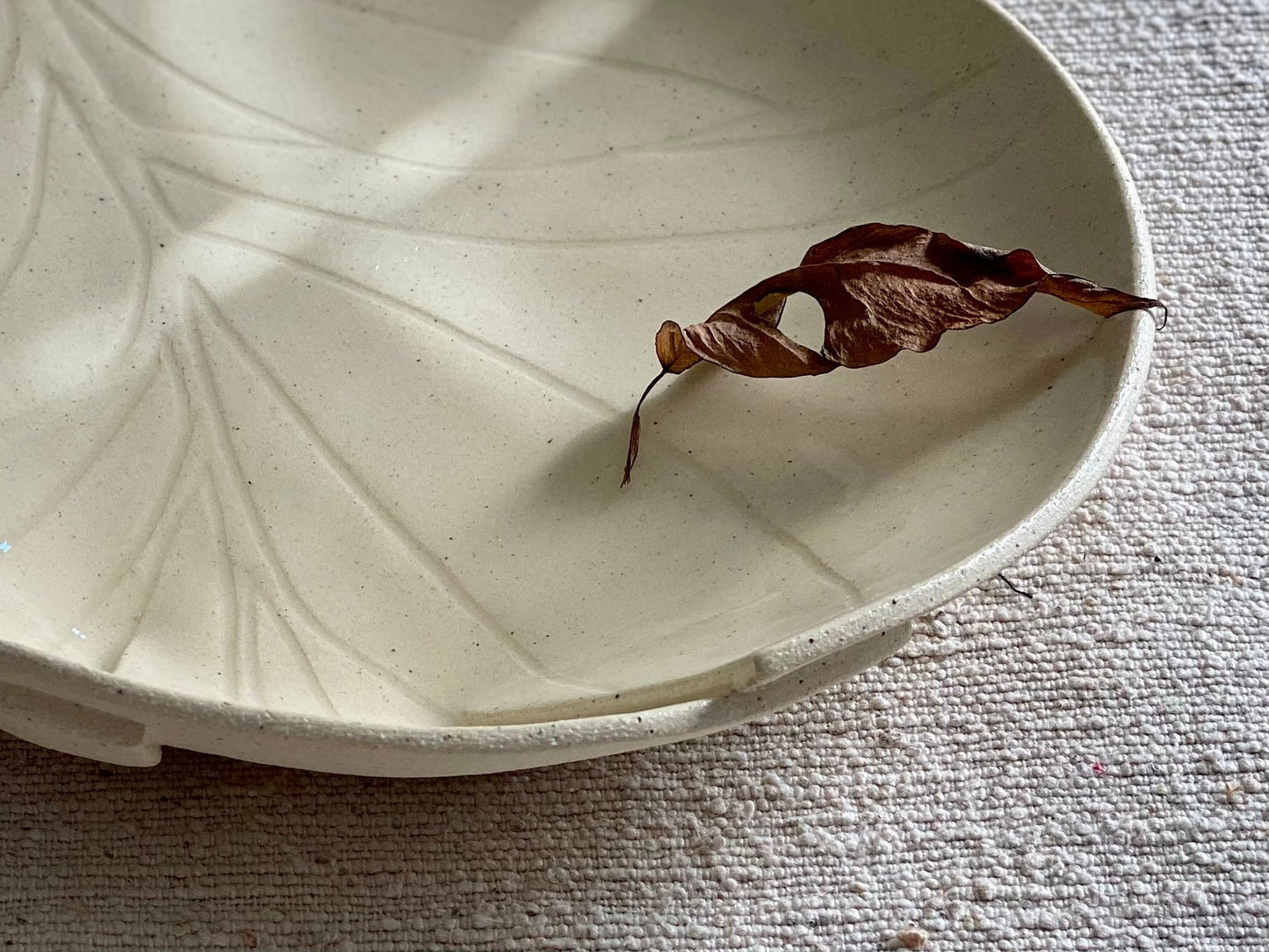 8" Beige Leaf Plate