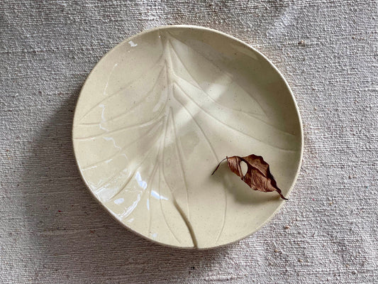 8" Beige Leaf Plate