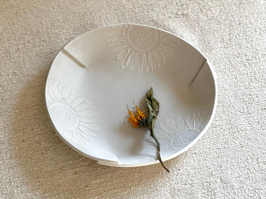 Ceramic Tutorial Video - Step by Step Guide on How to Make a Round Cut and Plate Plate with Sunflowers