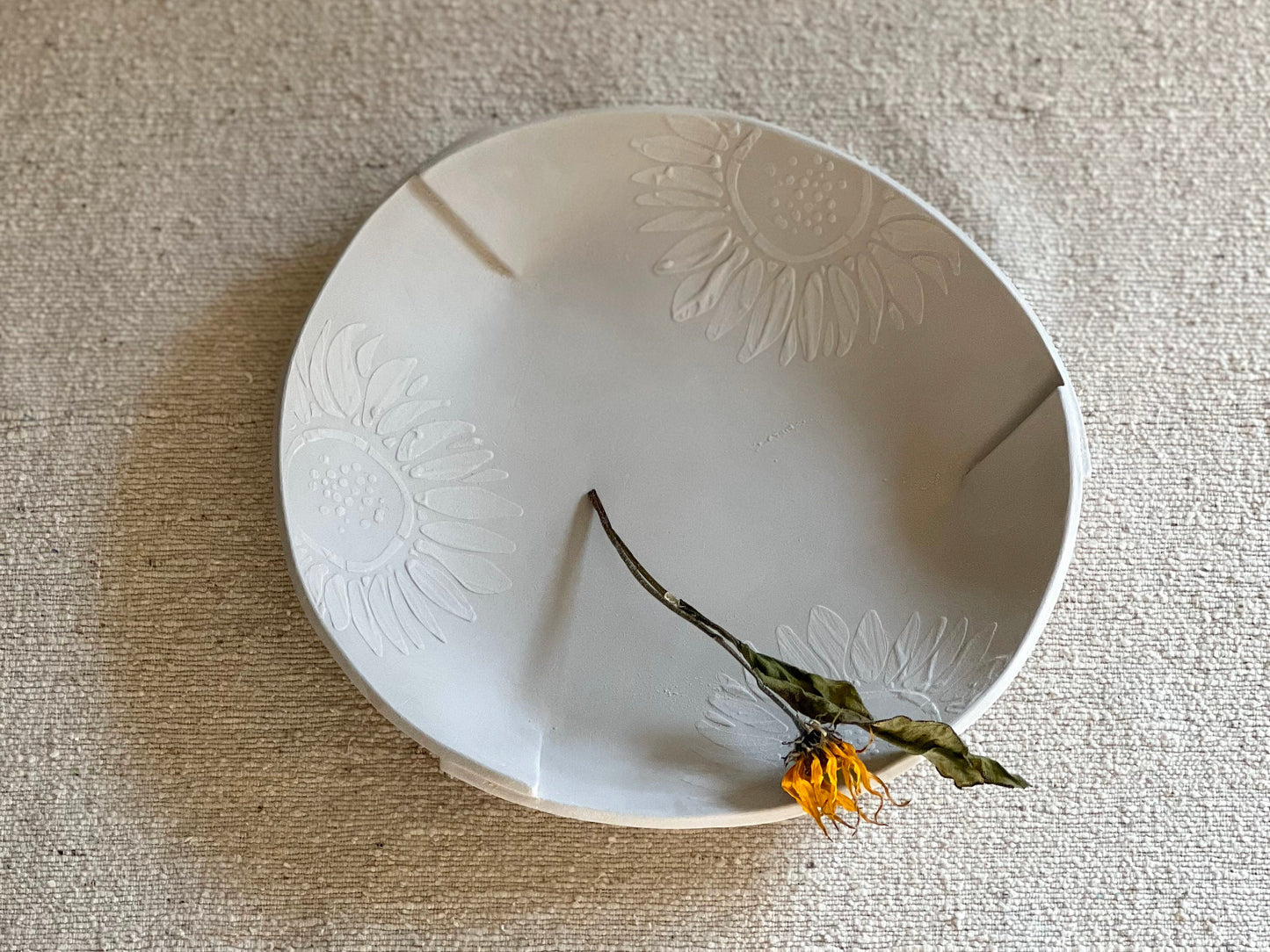 Ceramic Tutorial Video - Step by Step Guide on How to Make a Round Cut and Plate Plate with Sunflowers